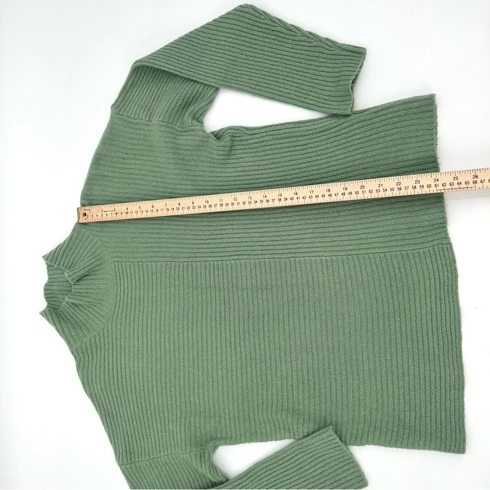 August 1 Eight Sweater Women’s M Green Rib Knit Mock Neck Acrylic Wool Blend Top